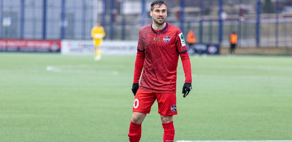 Игрок "Минска" Ксенофонтов: "Лучше играть на огороде, чем на искусственном поле"