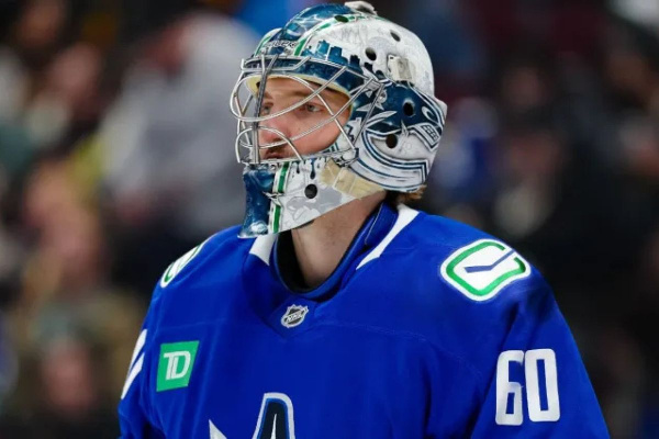 Толопило отстоял на ноль в первом и третьем периодах, но пропустил шесть шайб во втором: ВИДЕО