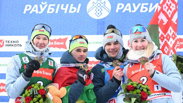 Сборная Беларуси выиграла домашнюю смешанную эстафету в Раубичах