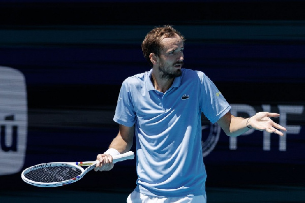 Медведев проиграл, Синнер и Зверев идут дальше: результаты матчей ATP-1000 в Майами