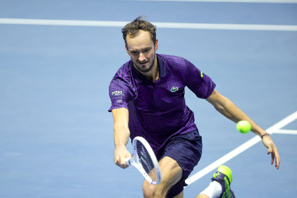 Медведев с "баранкой" уступил Серундоло в третьем круге турнира в Майами