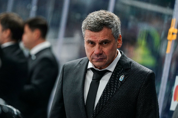 Дмитрий Квартальнов поднялся на одну строчку в рейтинге тренеров КХЛ