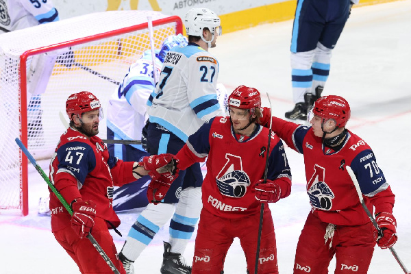 Дубль Герната помог "Локомотиву" победить "Сибирь" в матче КХЛ