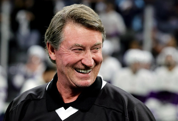 Легендарный Уэйн Гретцки выбрал между Кучеровым и Макдэвидом