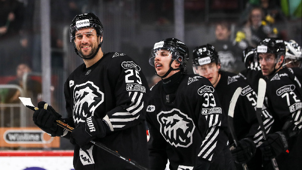 "Трактор" на выезде разгромил "Торпедо" в матче КХЛ