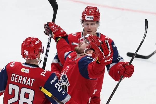 "Локомотив" уверенно обыграл "Ладу" в матче КХЛ