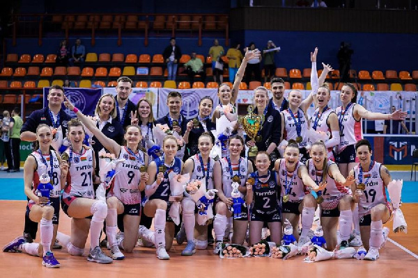 Победная раздевалка "Минчанки" после того, как волейболистки оформили 11-е чемпионство