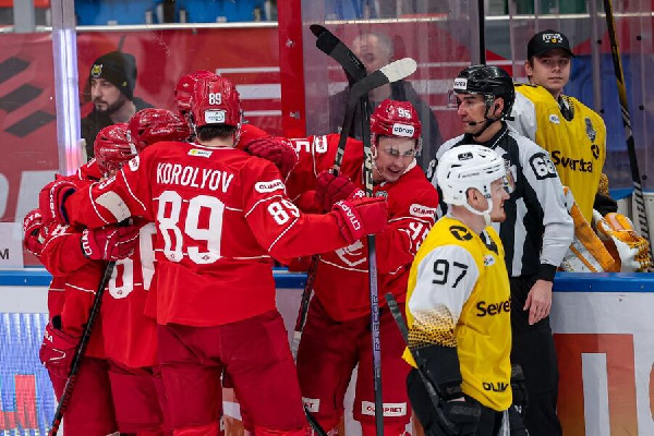 "Северсталь" Скоренова уступила "Спартаку" в матче КХЛ