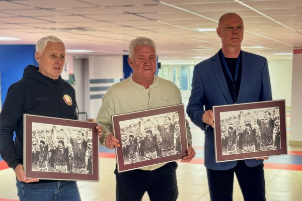 Владимир Коноплёв сделал необычный подарок трём олимпийским чемпионам