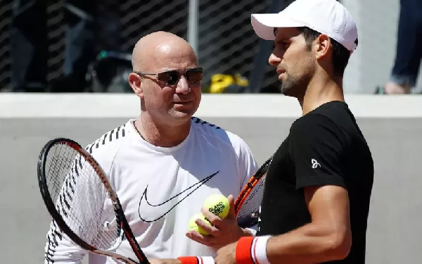 Легендарный Агасси сравнил Джоковича с амёбой