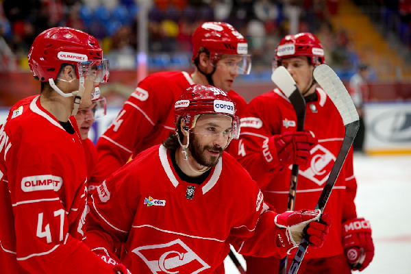 Московский "Спартак" обыграл "Сибирь" в матче КХЛ