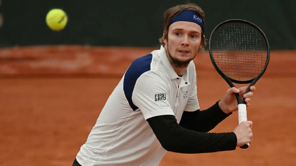 Александр Бублик снялся с турнира ATP-500 в Дохе: в чем причина?