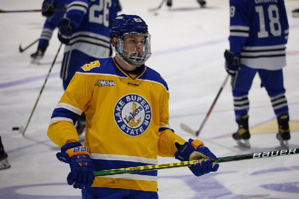 Белорусский защитник покинул кэмп клуба АХЛ, связанного с "Каролиной Харрикейнз"