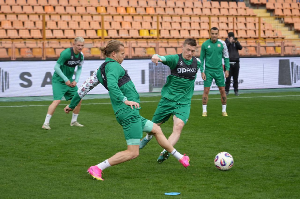 Сборная Беларуси провела тренировку в Ереване перед матчем с Арменией — ФОТО