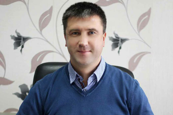 "Все, кто помог подняться в высшую лигу, будут получать достойно". Радьков — о контрактах игроков в "Днепре"