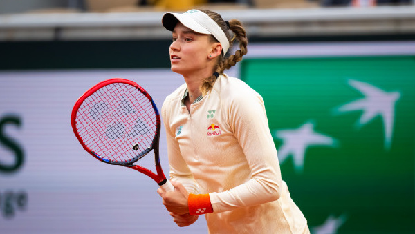 Елена Рыбакина вышла в 1/4 финала "Ролан Гаррос"