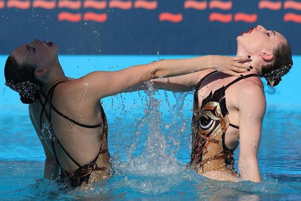 Синхронистки Добровольская и Мирончик стартовали на чемпионате Европы