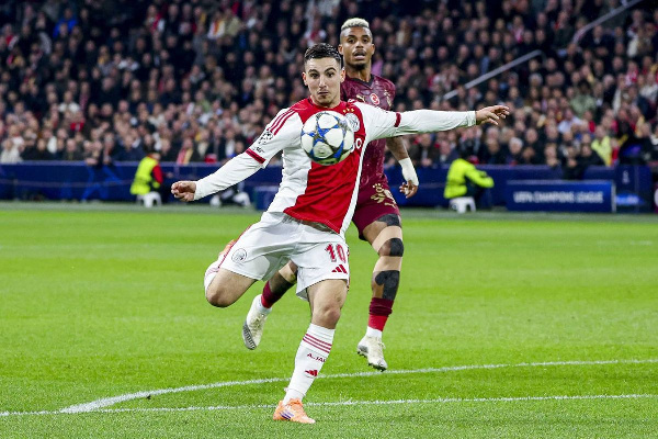 Беспорядки на трибунах сорвали матч "Аякса" и "Гронингена"