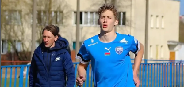 "Дома о футболе не говорим": экс-игрок сборной Беларуси — о сыне, который забил 32 гола в Д3