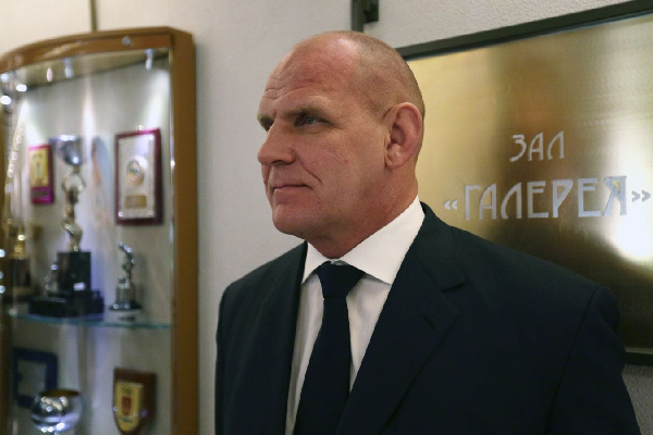 Легендарный Карелин отреагировал на завоевание пояса UFC россиянином Яном