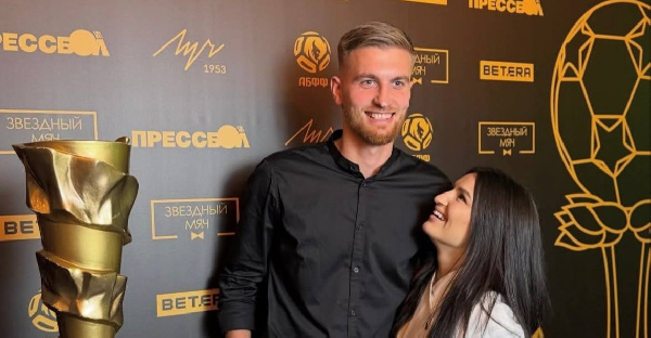 "Даты выбирать умеет": игрок сборной Беларуси по футболу отмечает годовщину свадьбы