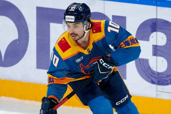 Шайба экс-хоккеиста минского "Динамо" помогла "Шанхай Дрэгонс" обыграть "Сибирь"