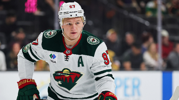 "Не зацикливаюсь": российский форвард высказался о своём рекорде в НХЛ