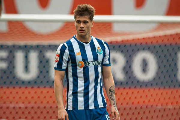 Трофим Мельниченко не забил пенальти, но не оставил "Порту Б" без победы