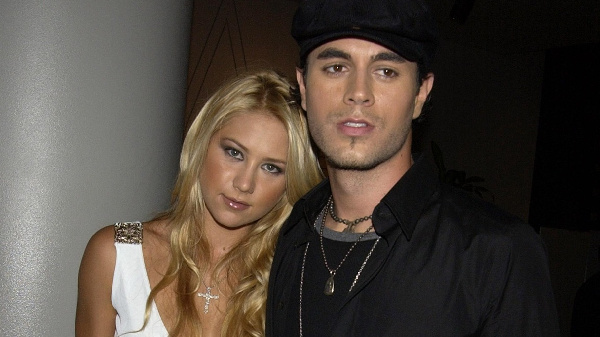 Экс-теннисистка Курникова и певец Иглесиас стали родителями в четвёртый раз