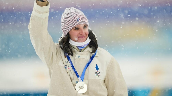 Стало известно, сколько заработала самая скандальная и успешная биатлонистка Франции