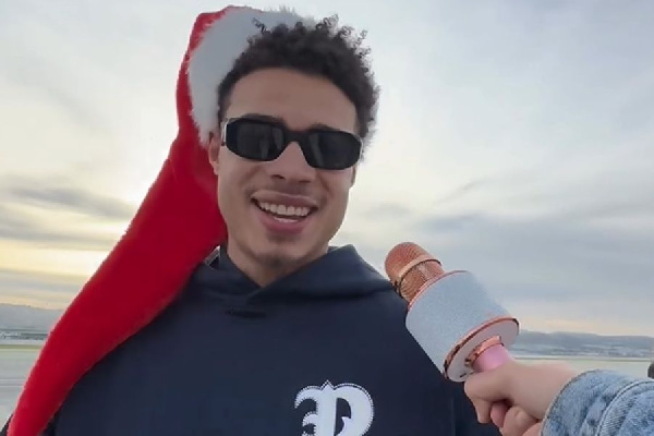 "Jingle Bells" и другие песни исполнили игроки НБА из "Уорриорз"