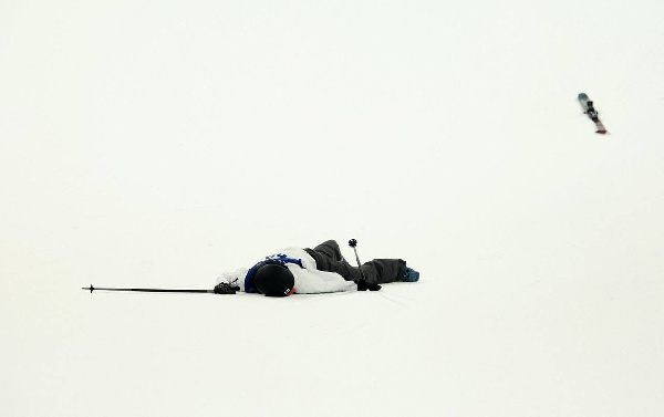 Финский фристайлист покинул олимпийскую трассу на носилках 