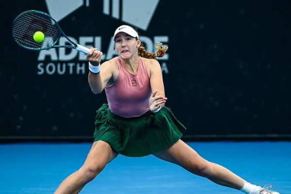 Мирра Андреева выиграла турнир WTA-500 в Аделаиде