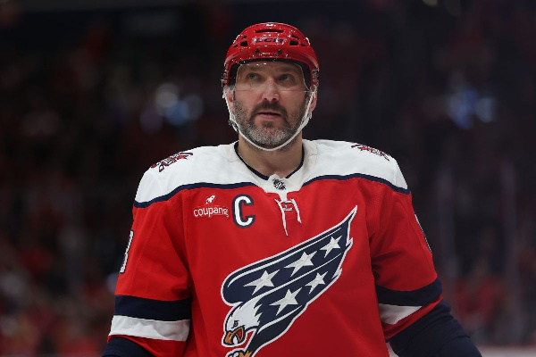 Экс-главный тренер сборной Беларуси ответил на вопрос, обошёл ли Овечкин Гретцки по легендарности