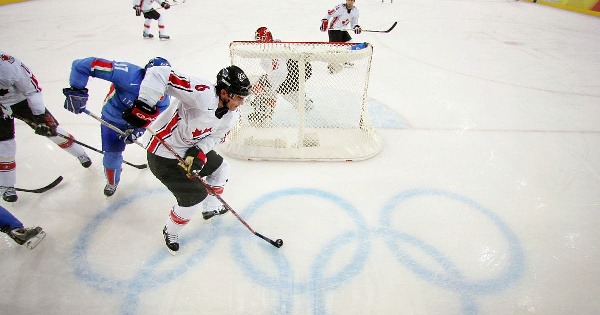 На Олимпиаде-2026 хоккеисты будут переодеваться в трейлерах