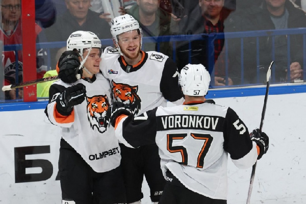 "Локомотив" в матче с десятью шайбами уступил "Амуру" во главе с белорусским специалистом