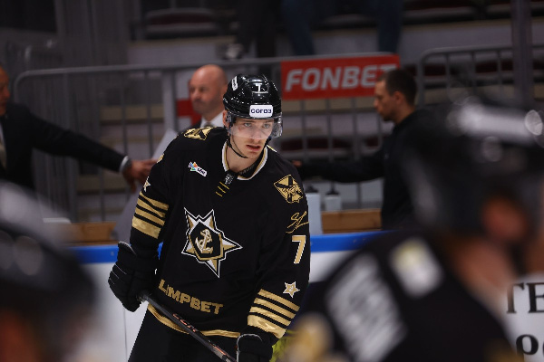 "Адмирал" Дерябина дома уступил "Сибири" в матче КХЛ