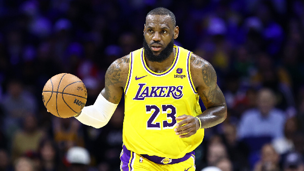 Леброн Джеймс стал первым, кто в истории НБА набрал 43 000 очков в регулярных чемпионатах