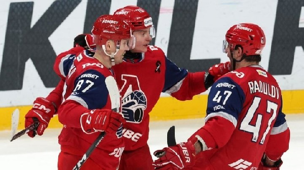 "Локомотив" дожал "Адмирал" в матче КХЛ