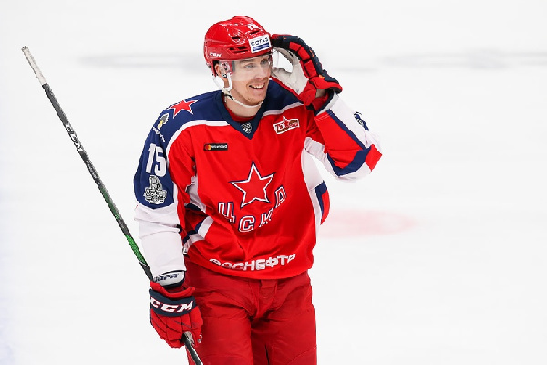 Уроженец Минска дисквалифицирован на один матч КХЛ за силовой прием