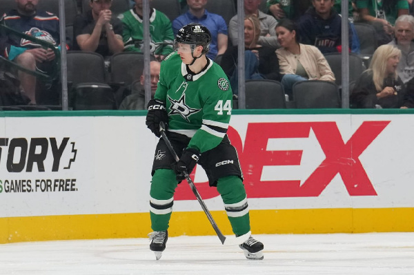 "Был бы одним из лучших в КХЛ": Михаил Захаров высказался об игре Владислава Колячонка