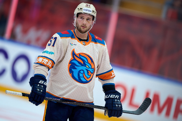 Экс-хоккеист минского "Динамо" покинул "Шанхай Дрэгонс"