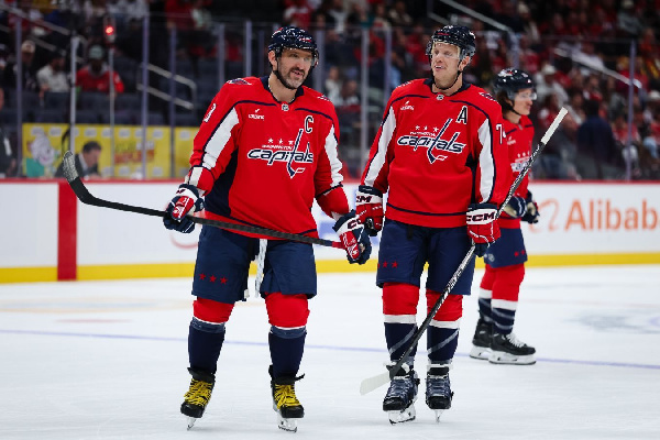 "Самый грустный день": Овечкин прокомментировал уход легендарного партнера