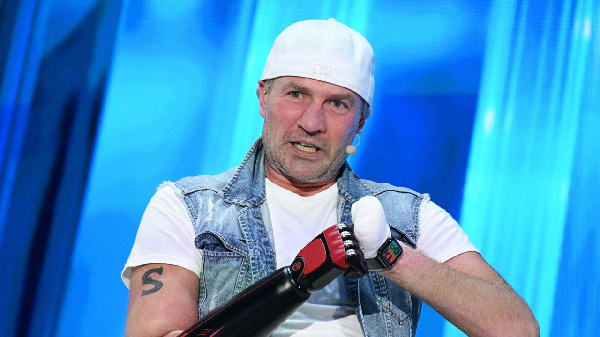 Для Романа Костомарова стало новостью, что Александр Глеб является белорусским футболистом