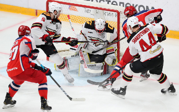 ЦСКА с белорусами проиграл "Авангарду" без Мартынова в КХЛ