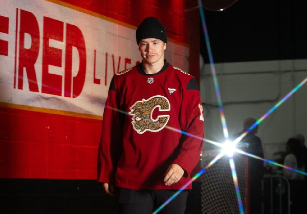 Фонд "Пламя" объявил аукцион автографов в "Калгари": сколько стоит джерси Шаранговича?