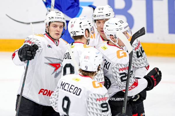 "Авангард" Игоря Мартынова обыграл "Спартак" в матче КХЛ