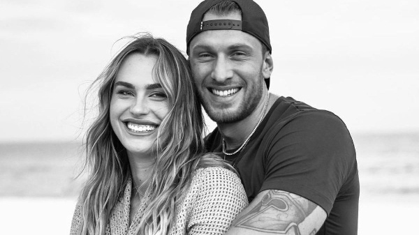 Соболенко поделилась романтическими фото свидания на Мальдивах