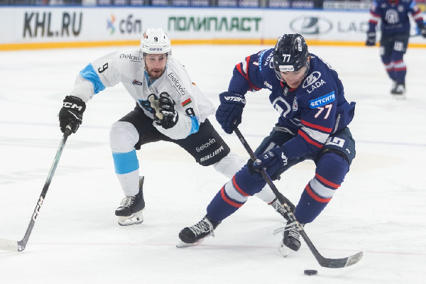 "Лада" продлила контракт с нападающим