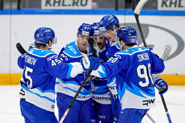 "Динамо" уверенно одолело лидера Востока в матче КХЛ